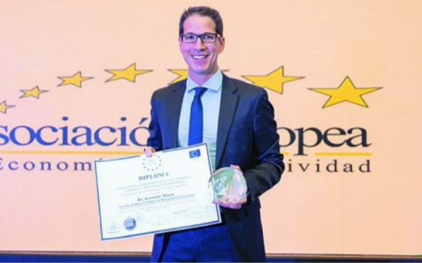 Dr. Macía es mejor cirujano de rinoplastia 2021 en Premios Pasteur de Medicina